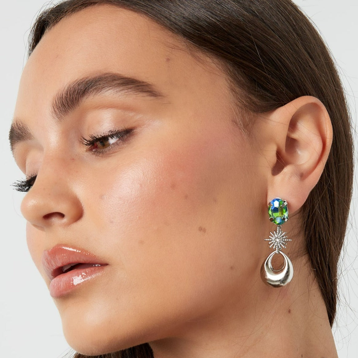 Dames oorbellen met glaskraal zilverkleurig  stainless steel