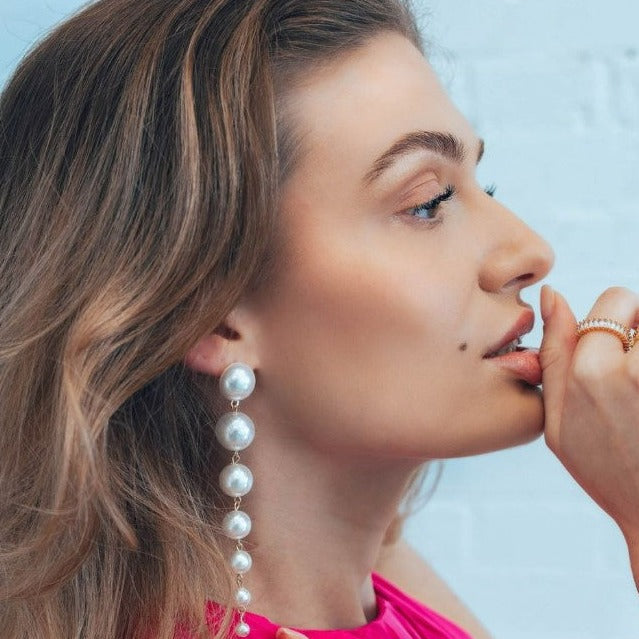 dames oorbellen parelslinger goudkleurig