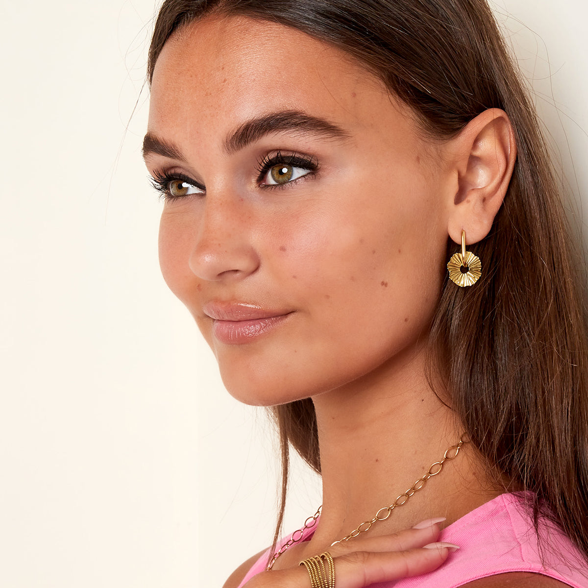 Dames Oorbellen Stainless Steel goudkleurig met Bloem Hanger 2.5 Cm Agnes