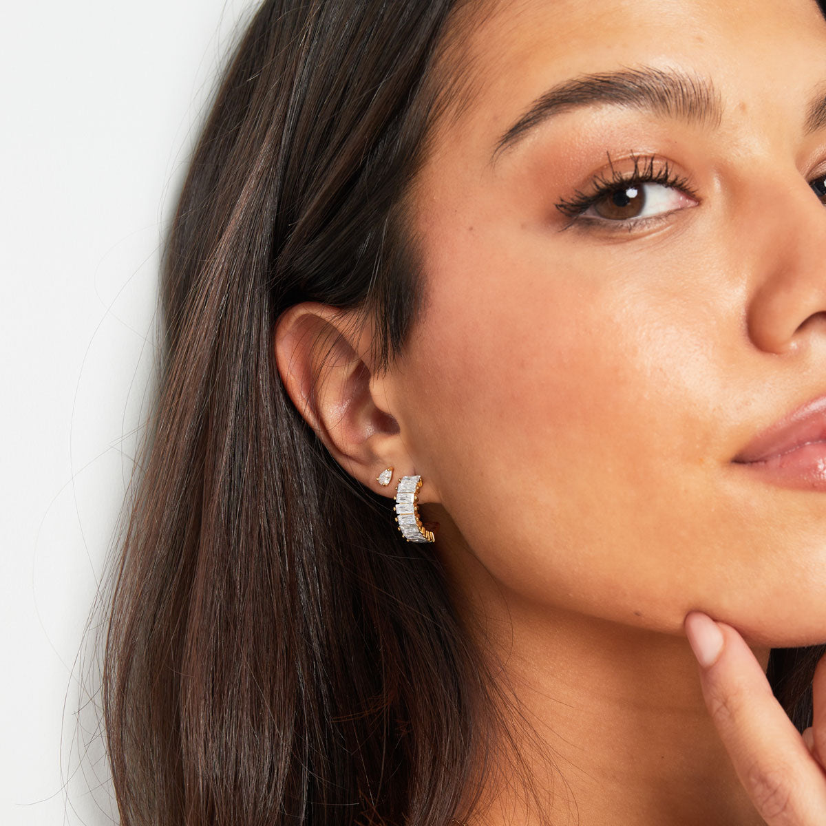 Dames Oorbellen Stainless Steel Goudkleurig met Paarse Zirconia Steentjes Half rond Roos