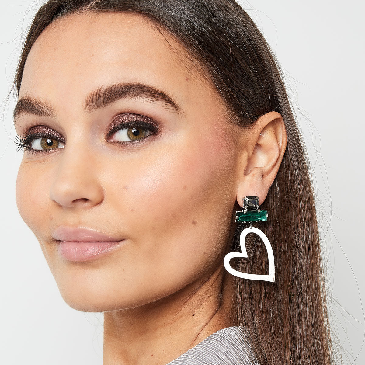 Dames Oorbel Hartvormig Zilverkleurig Met Blauw Zwarte Glaskralen 5,6 CM