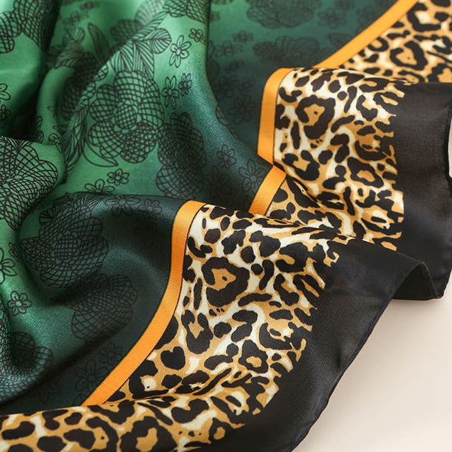Dames Sjaal Satijn Groen met Panterprint 180 Cm Madina